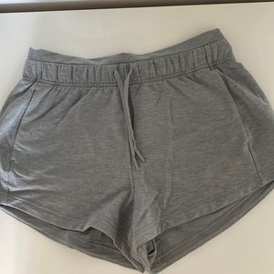 Lululemon size 6 inner glow high rise short 3”